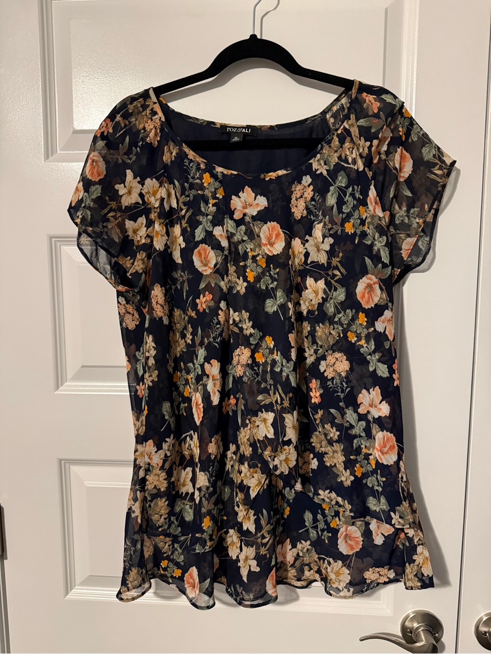 Roz & Ali Navy Floral Short Sleeve Top with Peach and Cream Blooms